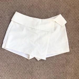 TRENDY TOBI SKORT SIZE M